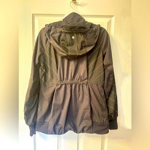 Lululemon black water resistant running jacket ruffle reflective detail